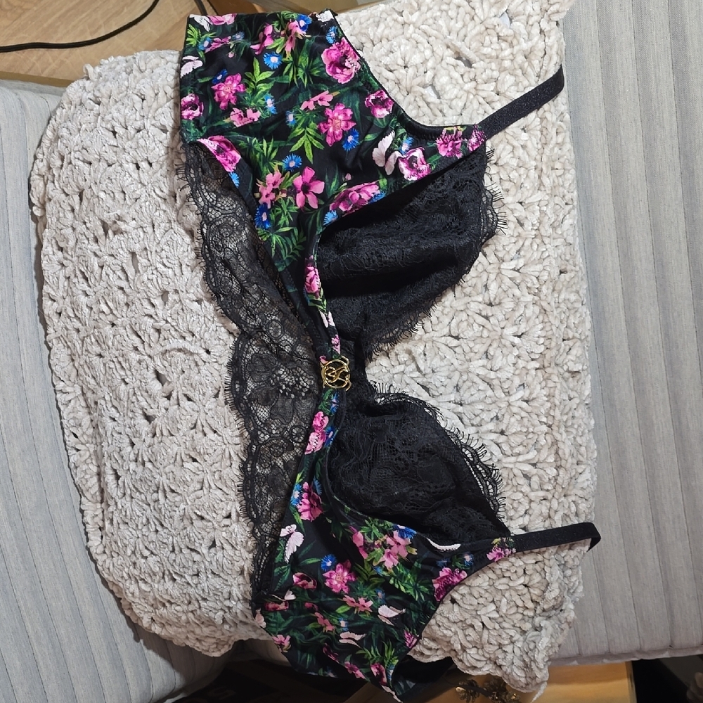 Victoria's Secret Black and Pink Lace Floral Bra